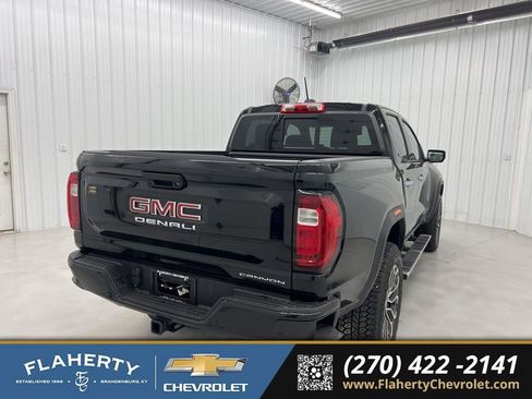 Used 2024 GMC Canyon Denali image 3