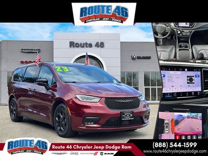 Used 2023 Chrysler Pacifica Limited w/ S Appearance Package