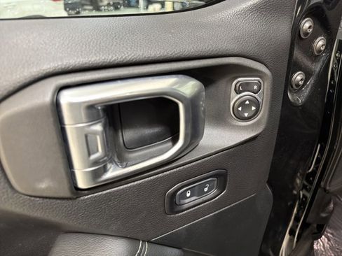 Used 2021 Jeep Wrangler Unlimited Sahara w/ Uconnect 4C Nav & Sound Group AWD/4WD image 18
