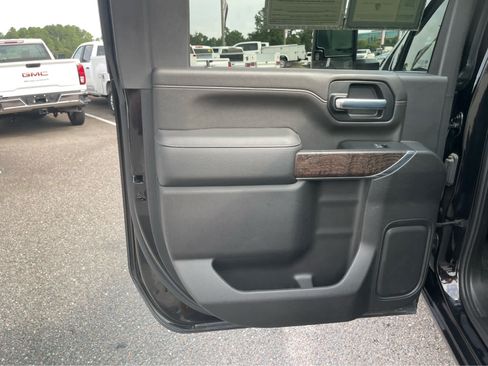 Used 2022 GMC Sierra 2500 Denali w/ Denali Black Diamond Edition AWD/4WD image 19