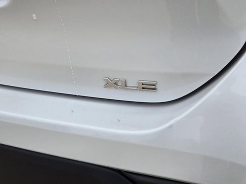 Used 2023 Toyota Highlander XLE image 6