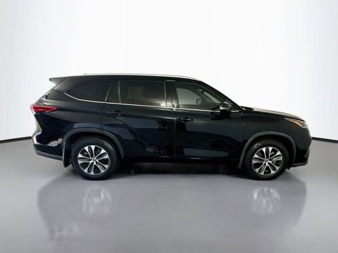 Used 2021 Toyota Highlander XLE FWD image 8