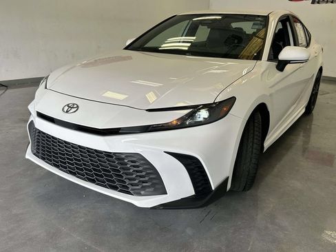 Used 2025 Toyota Camry SE FWD image 7
