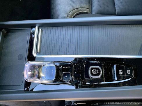 New 2026 Volvo XC60 T8 Ultra w/ Climate Package image 10