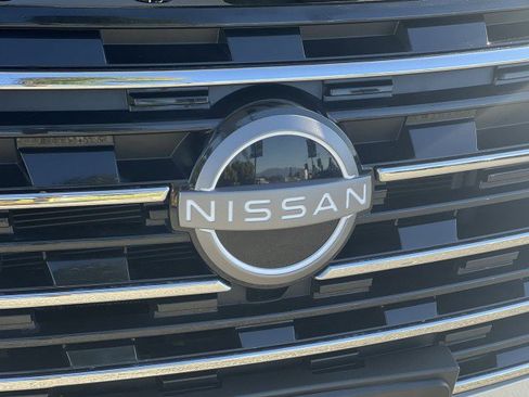 Used 2025 Nissan Rogue SV image 30