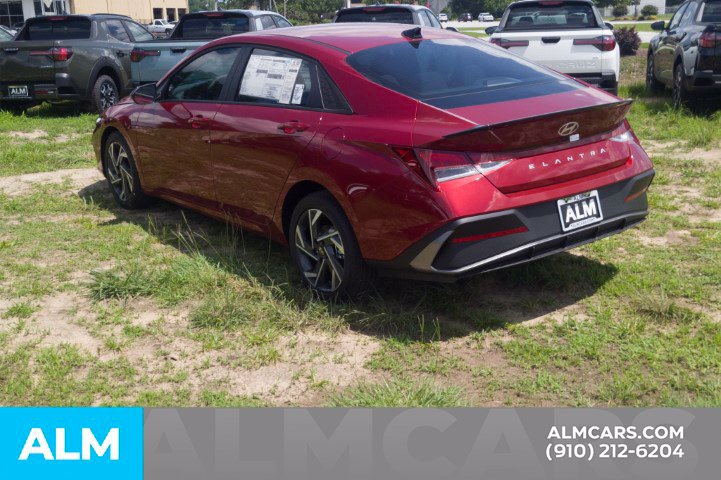 Used 2025 Hyundai Elantra Sport FWD image 8