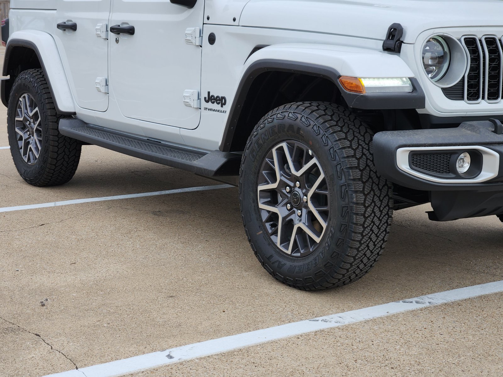 New 2026 Jeep Wrangler Unlimited Sahara AWD/4WD image 11