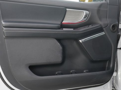 Used 2025 Ford Expedition Max Platinum AWD/4WD image 21