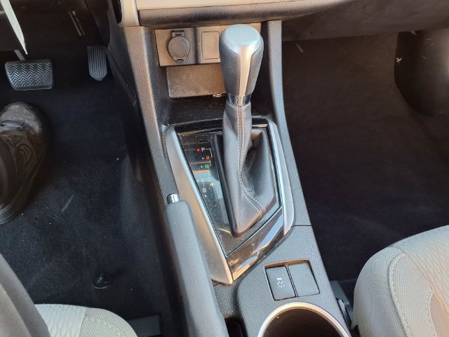 Used 2017 Toyota Corolla LE w/ Carpet Mat Package (TMS) FWD image 27
