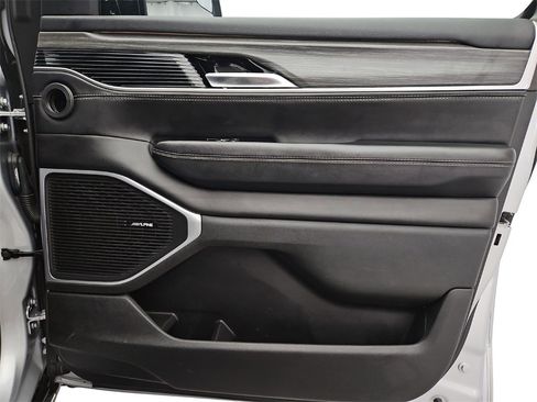 Used 2023 Jeep Wagoneer L Series II image 29