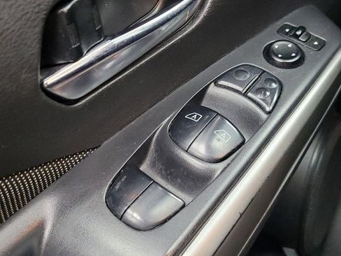 Used 2018 Nissan Kicks SV image 27