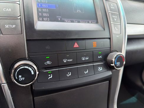 Used 2017 Toyota Camry SE FWD image 39
