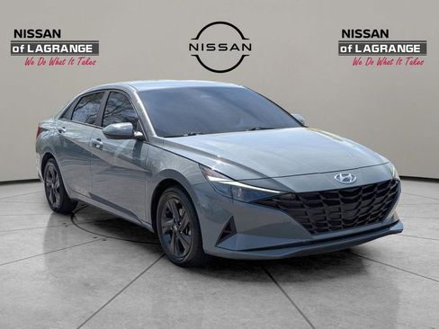 Used 2022 Hyundai Elantra SEL w/ Cargo Package image 3