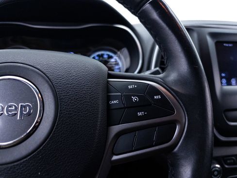 Used 2019 Jeep Cherokee Latitude Plus FWD image 30