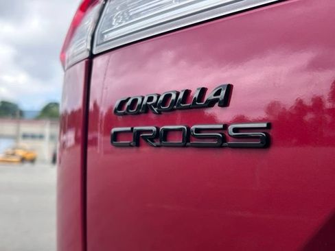 Used 2023 Toyota Corolla Cross AWD Hybrid w/ Moonroof Package image 13