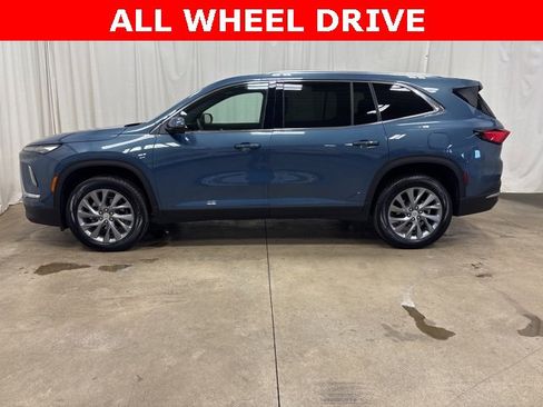 Used 2025 Buick Enclave Preferred image 7