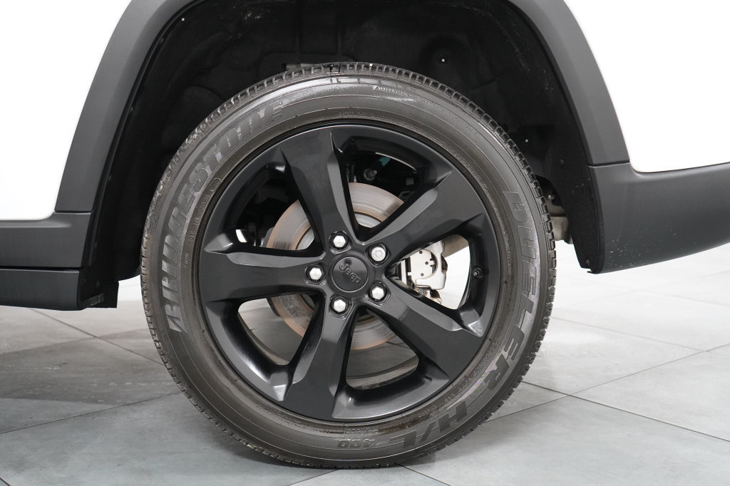 Certified 2024 Jeep Grand Cherokee Altitude AWD/4WD image 33
