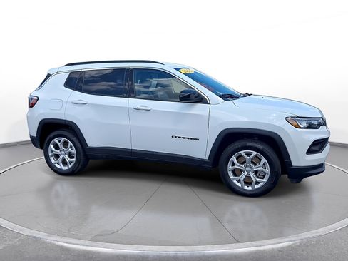 Used 2024 Jeep Compass Latitude AWD/4WD image 9