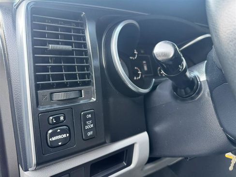 Used 2018 Toyota Sequoia SR5 AWD/4WD image 28