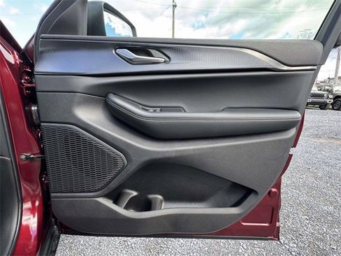 New 2025 Jeep Grand Cherokee Laredo X w/ Luxury Tech Group I image 12