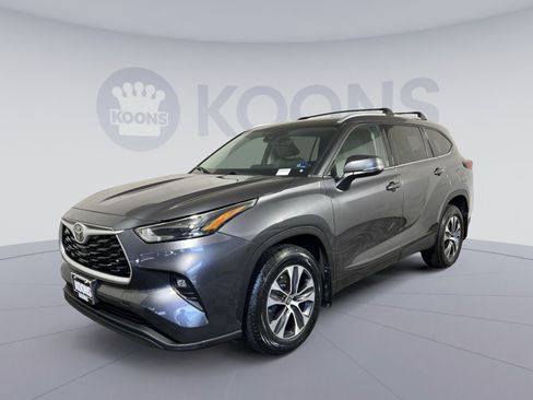 Used 2022 Toyota Highlander XLE AWD/4WD image 5