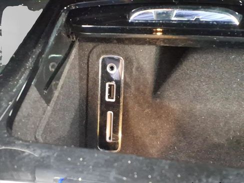 Used 2019 Maserati Levante AWD/4WD image 6