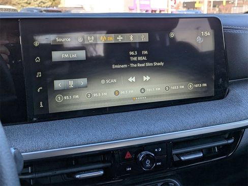 Used 2025 Nissan Kicks SV image 13