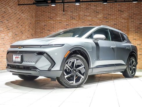 New 2026 Chevrolet Equinox EV LT image 2