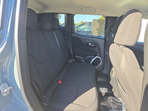 Used 2018 Jeep Renegade Latitude image 14