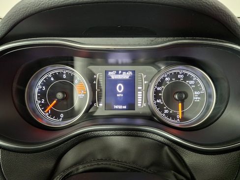 Used 2019 Jeep Cherokee Latitude Plus w/ Cold Weather Group image 16