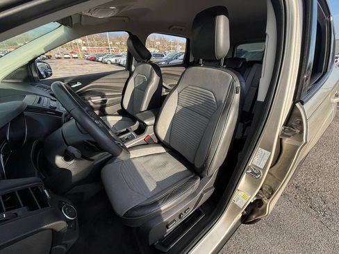 Used 2018 Ford Escape SE w/ SE Sport Appearance Package image 9