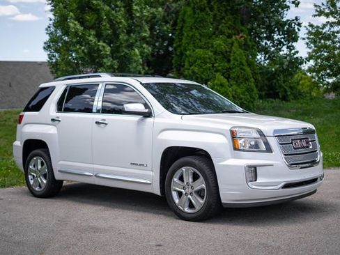 Used 2017 GMC Terrain Denali w/ Cargo Package AWD/4WD image 3