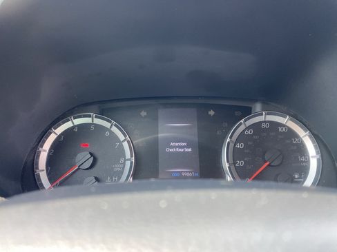 Used 2020 Toyota Highlander LE AWD/4WD image 8