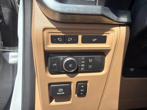Used 2022 Ford F150 Lariat w/ Trailer Tow Package AWD/4WD image 11