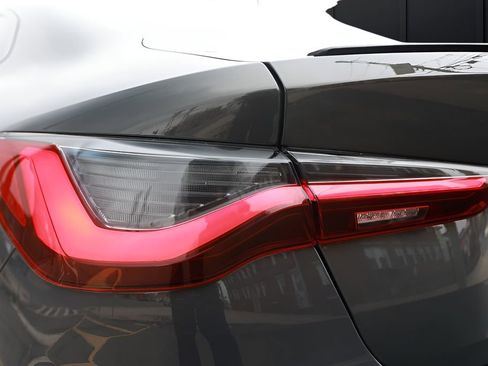 Used 2024 BMW 430i Coupe w/ M Sport Package image 24