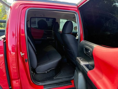 Used 2017 Toyota Tacoma SR5 w/ Tow Package AWD/4WD image 8
