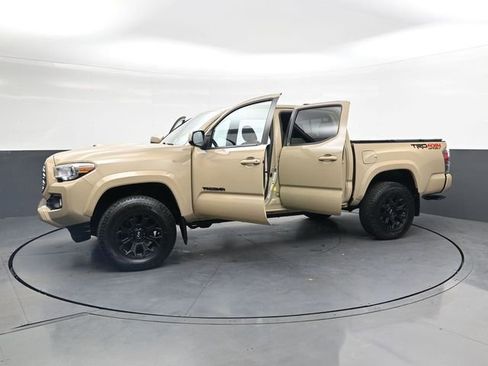 Used 2020 Toyota Tacoma TRD Sport AWD/4WD image 39