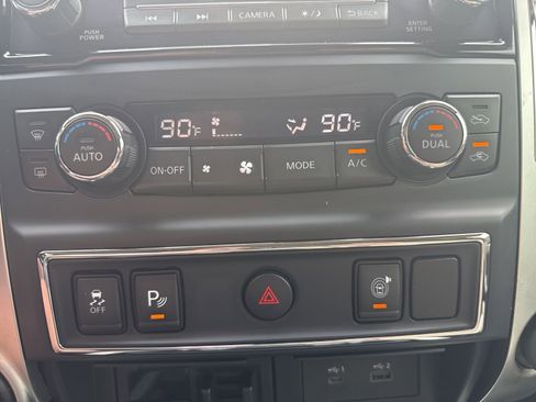 Used 2020 Nissan Titan SV w/ SV Convenience Package AWD/4WD image 19