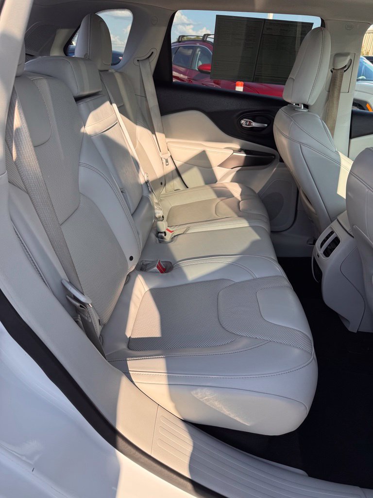 Used 2019 Jeep Cherokee Limited FWD image 13