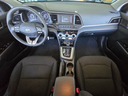 Used 2019 Hyundai Elantra SE w/ Cargo Package FWD image 9