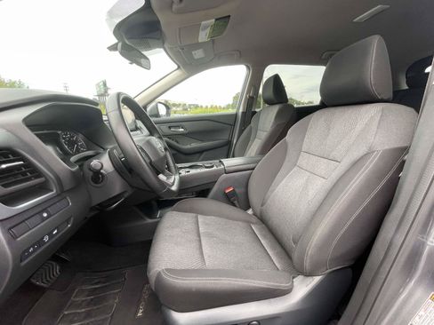 Used 2025 Nissan Rogue SV AWD/4WD image 18