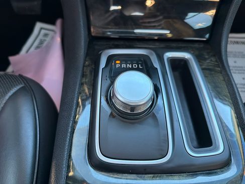 Used 2016 Chrysler 300 C image 23