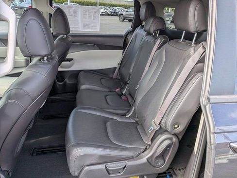 Used 2023 Kia Carnival LX image 15