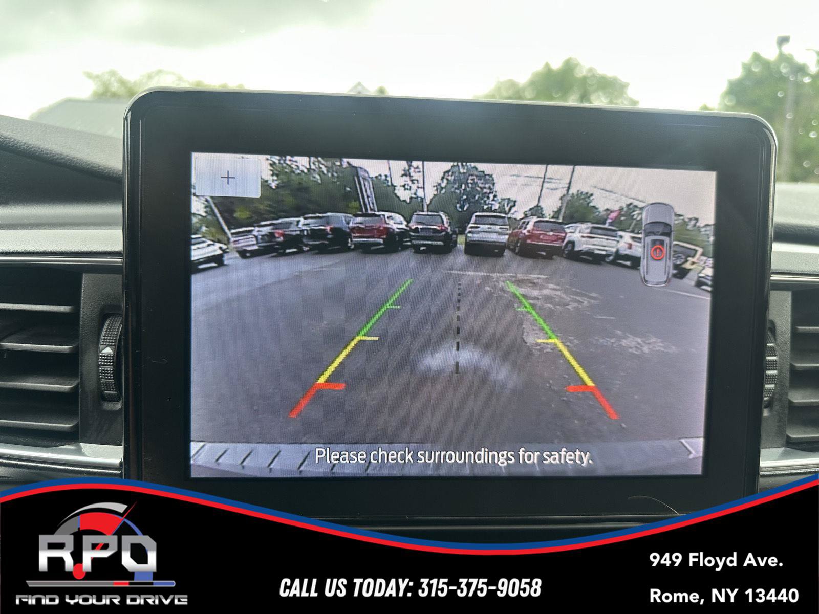 Used 2022 Ford Explorer XLT w/ Equipment Group 202A AWD/4WD image 14