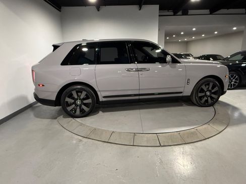 Used 2023 Rolls-Royce Cullinan w/ Cullinan Package image 17