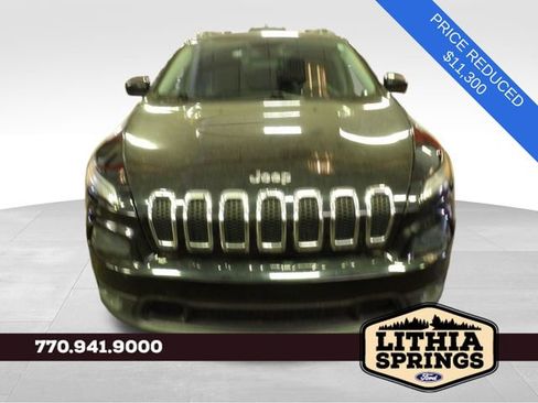 Used 2017 Jeep Cherokee Latitude FWD image 3