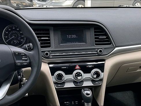 Used 2019 Hyundai Elantra SE image 8