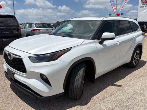 Used 2023 Toyota Highlander XLE FWD image 7