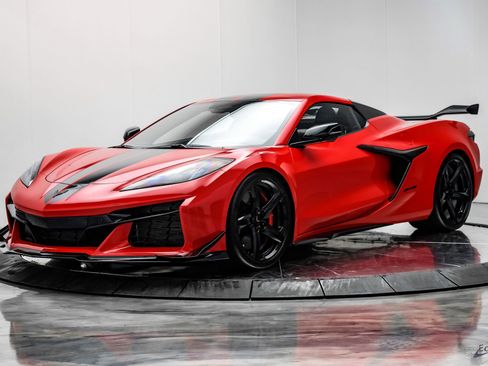 Used 2025 Chevrolet Corvette Z06 w/ Z07 Performance Package image 4