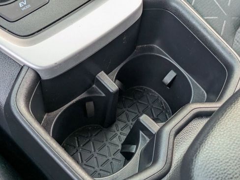 Used 2025 Toyota RAV4 XLE image 19